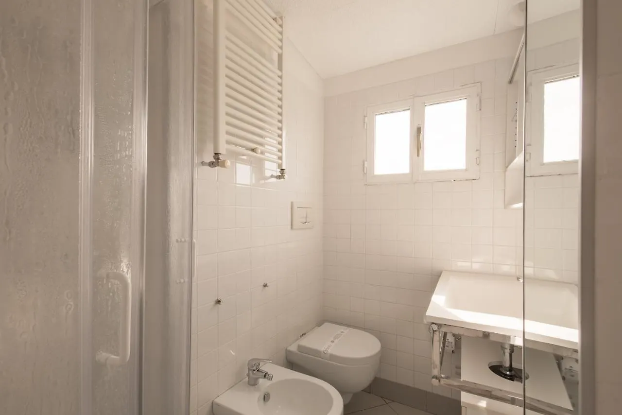Pellegrino 75 Double Bedroom Rome