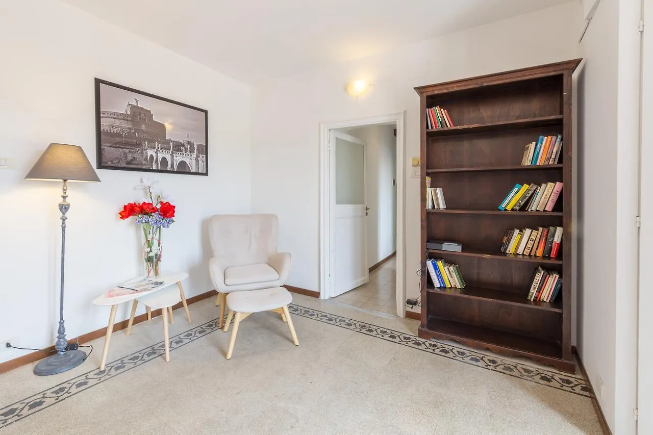 Pellegrino 75 Double Bedroom Rome